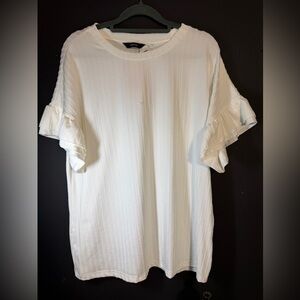 Dokotoo Women’s Flutter Sleeve Top. NWT